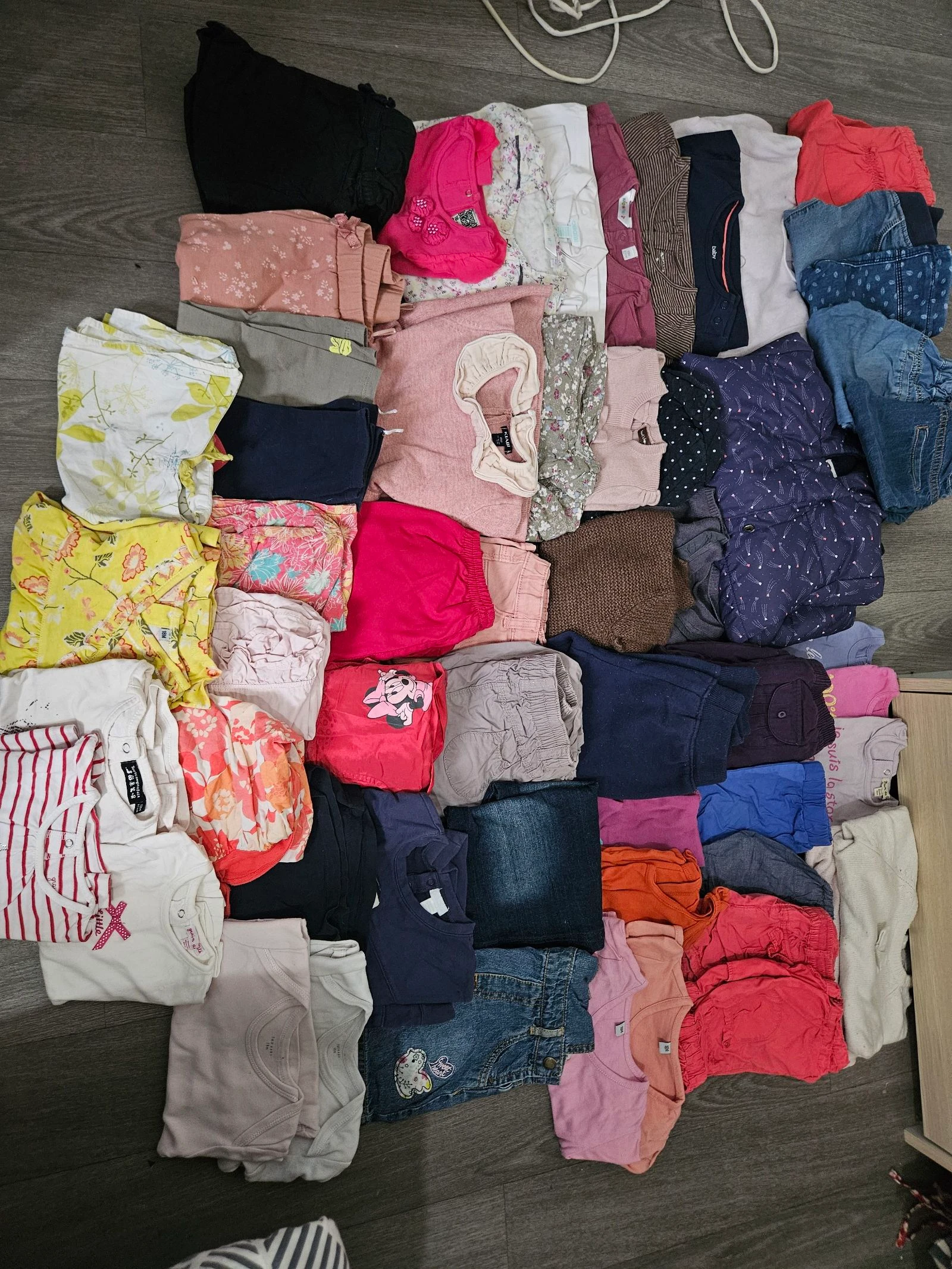 Gros lot vêtements fille 18 mois toute saison 